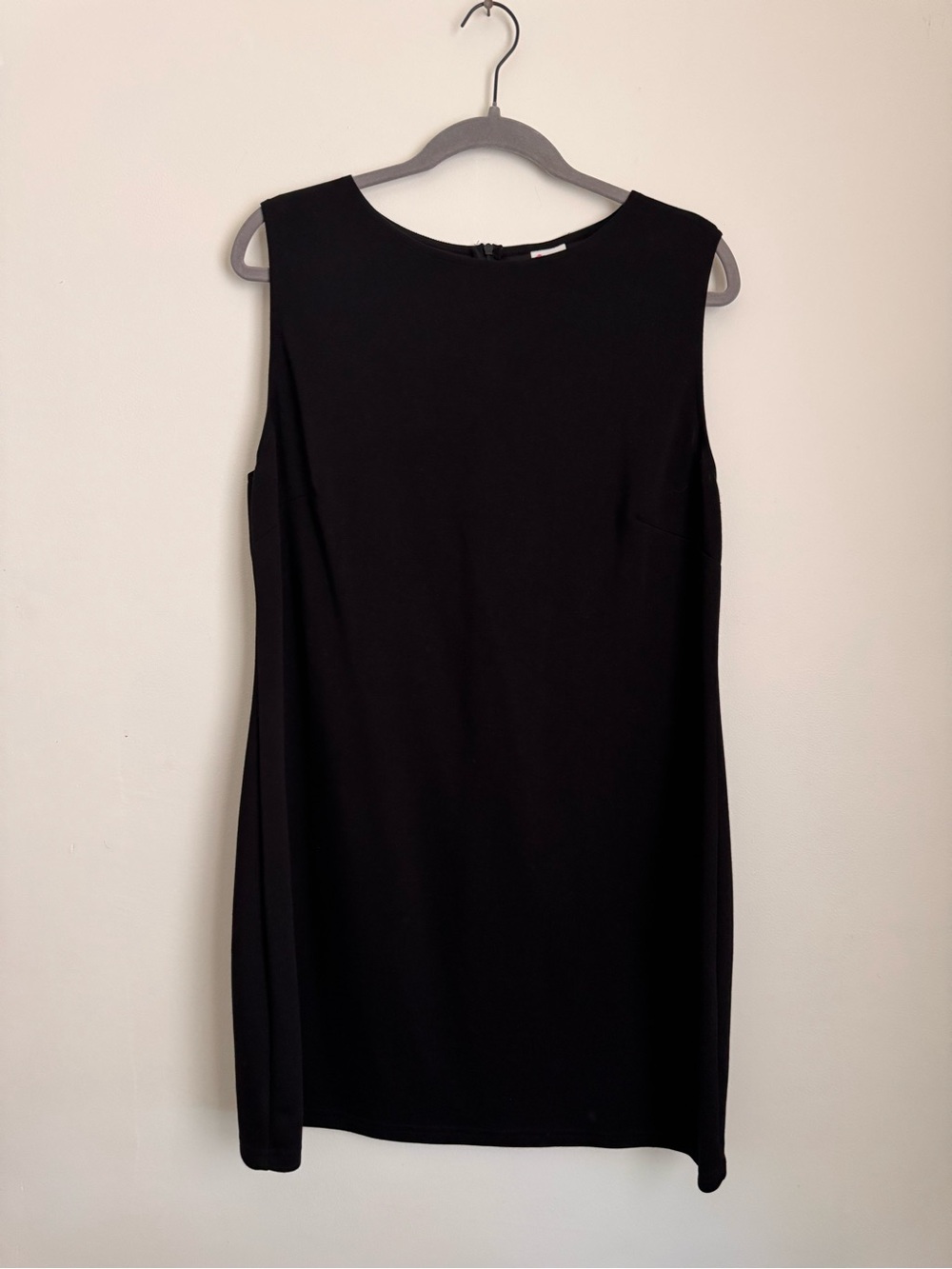 Classic Sleeveless Black Shift Dress - XL